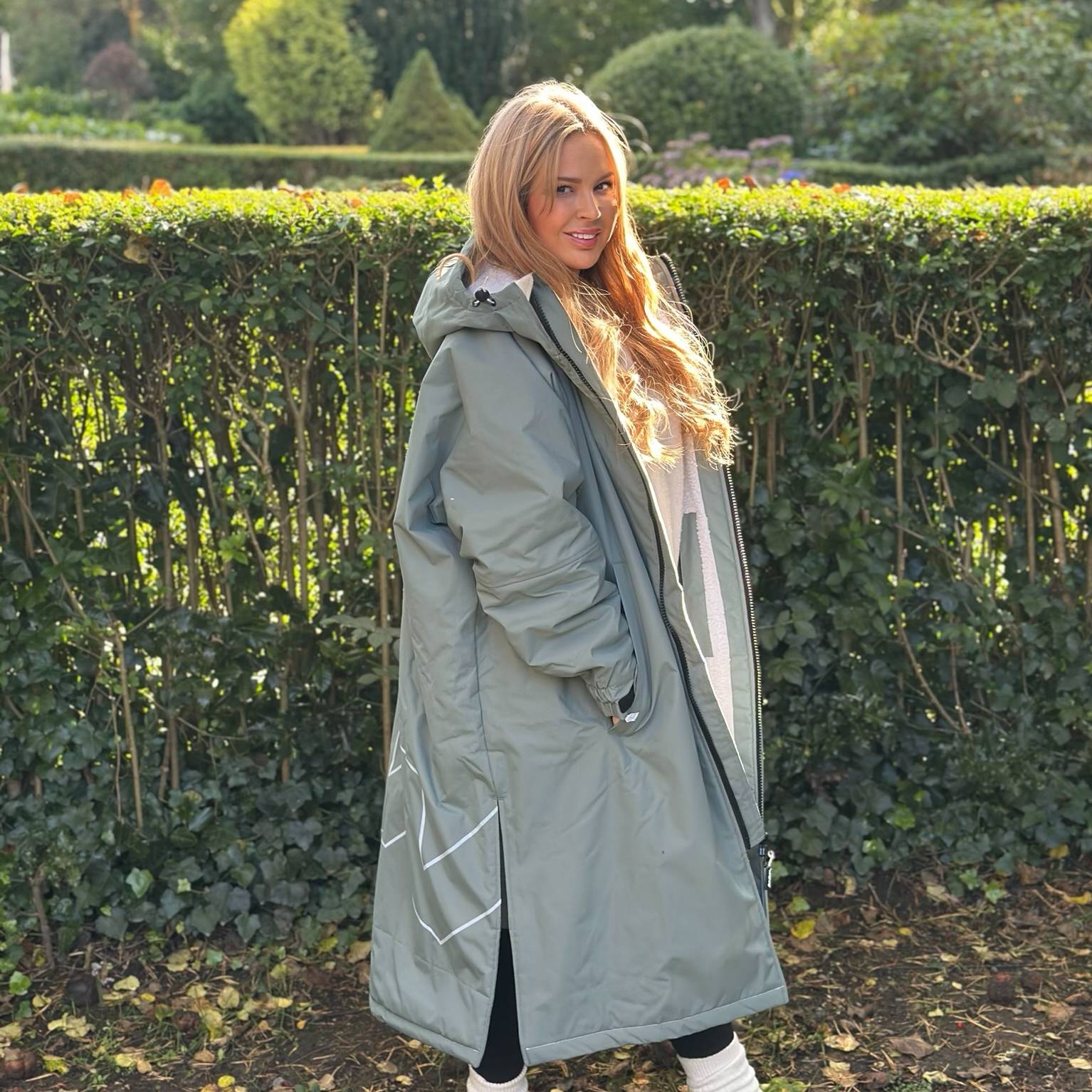 Fleece-Lined Hot Tub Changing Robe | Waterproof & Windproof | Unisex - Image 7